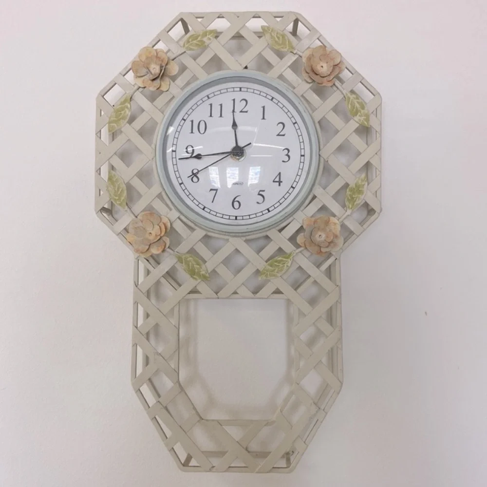 Vintage Kirch | Wall‎ Clock White/3D Floral Appliqué Metal Lattice